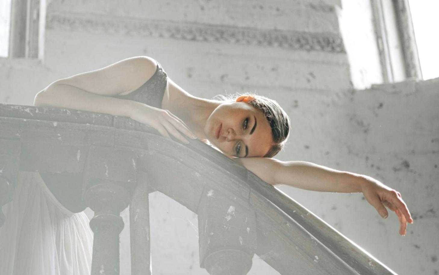 Dettaglio di una coreografia in sviluppo durante una lezione pratica